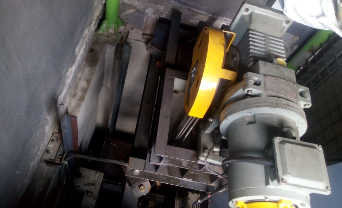 cropped-mesin-lift-barang-1.jpg